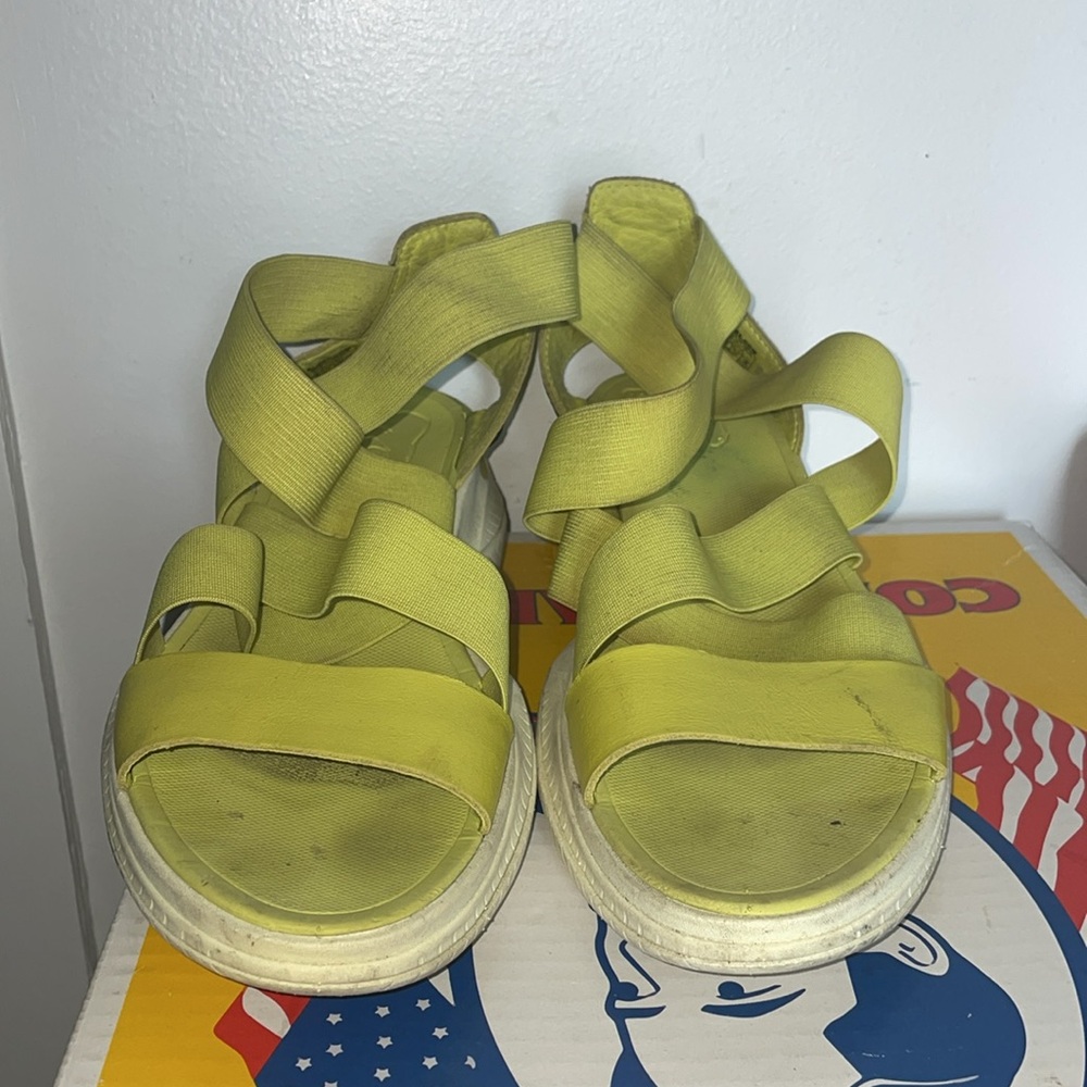 Sorel Yellow Strappy Sandals with Chunky Sole size 8 - Picture 2 of 6